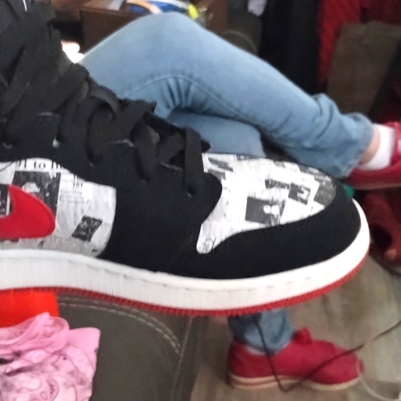 Tennis shoes - Picture 1 of 1